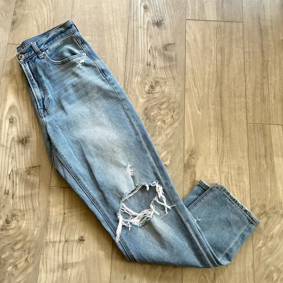 AE Ripped Mom Jean - Picture 6 of 12